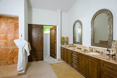 Luxury Villa Photo #19