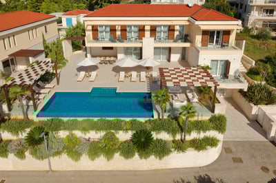 Luxury Villa Photo #9