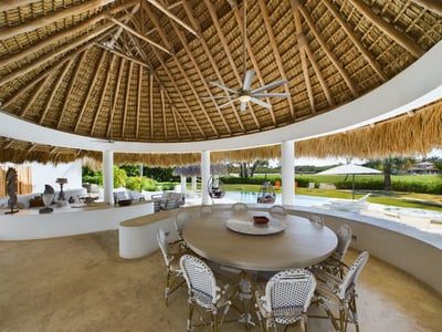 Luxury Villa Photo #9