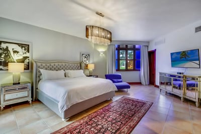Luxury Villa Photo #31