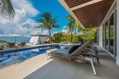 Luxury Villa Photo #42