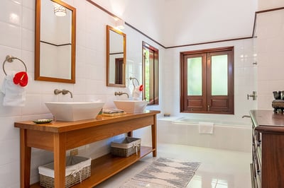 Luxury Villa Photo #18