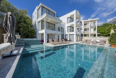 Luxury Villa Photo #4