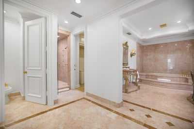 Luxury Villa Photo #41
