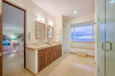 Luxury Villa Photo #46