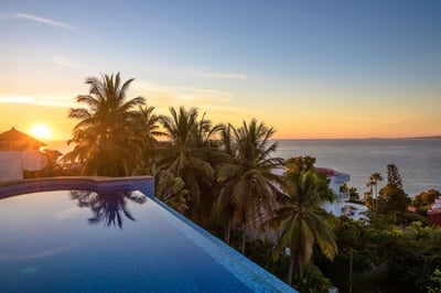 Luxury Villa Photo #6