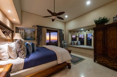 Luxury Villa Photo #22