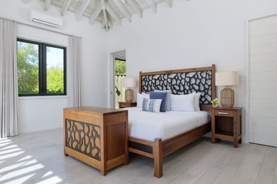 Luxury Villa Photo #32