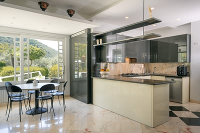 Luxury Villa Photo #17