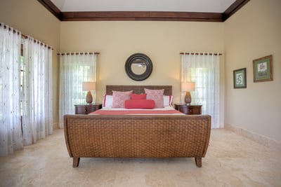 Luxury Villa Photo #18