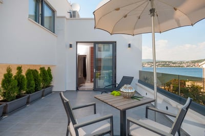 Luxury Villa Photo #6