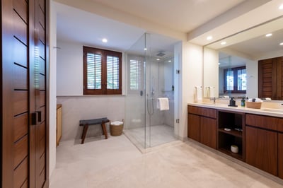 Luxury Villa Photo #32