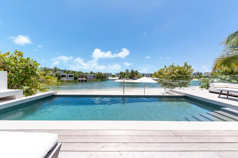 6 Bedroom Lagoon Villa