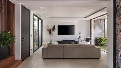 Living Area: Air-conditioning, large HD-TV, Apple TV. 