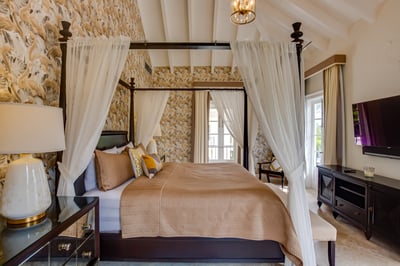Luxury Villa Photo #36