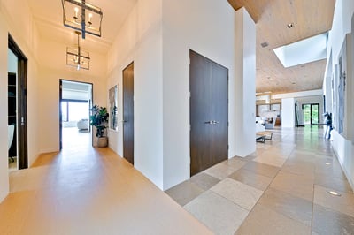 Luxury Villa Photo #40