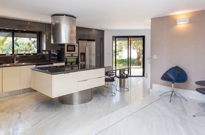 Luxury Villa Photo #9