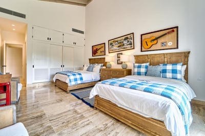Luxury Villa Photo #31