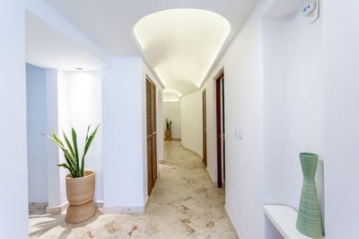 Luxury Villa Photo #10