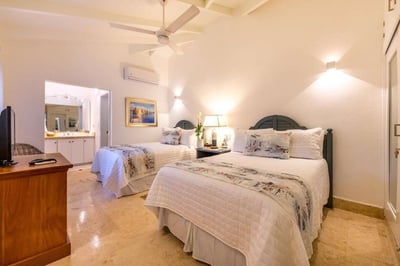 Luxury Villa Photo #14