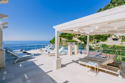 Luxury Villa Photo #3