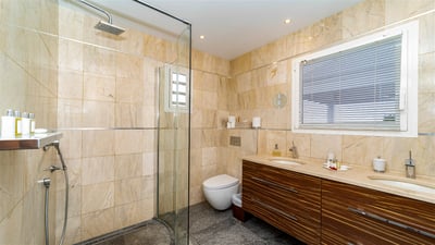 Luxury Villa Photo #39