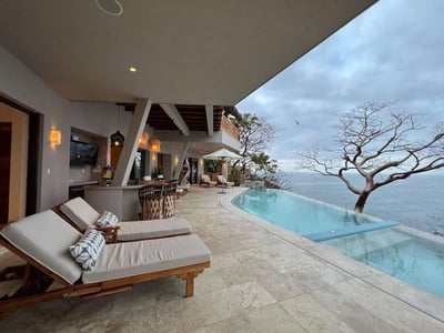 Luxury Villa Photo #3