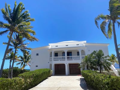 Luxury Villa Photo #2