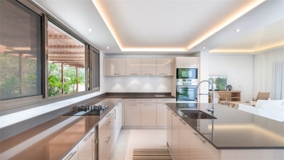Kitchen & Dining Area