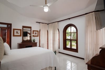 Luxury Villa Photo #11