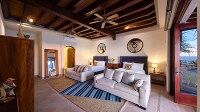 Luxury Villa Photo #49