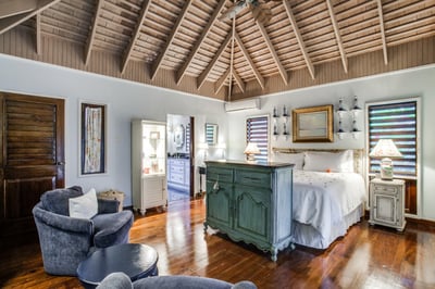 Luxury Villa Photo #25