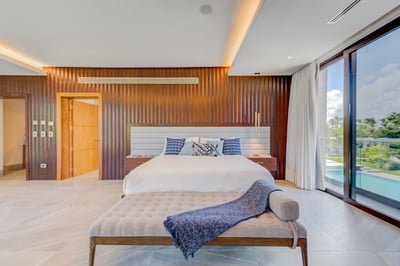 Luxury Villa Photo #27