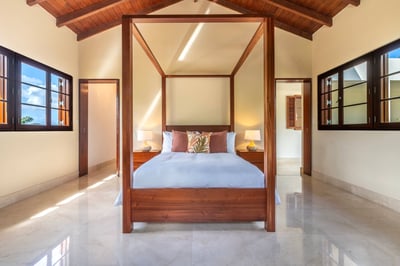 Luxury Villa Photo #22
