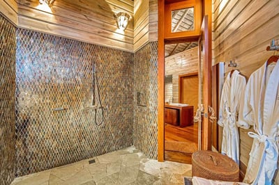Luxury Villa Photo #35