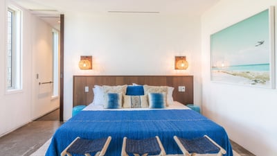 Bedroom 3: King size bed, air conditioning, HD-TV, Apple TV, dressing room, programmable safe. Adjoi