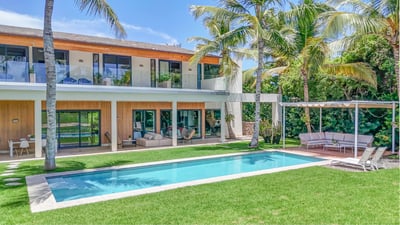Luxury Villa Photo #3