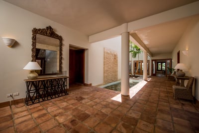 Luxury Villa Photo #17