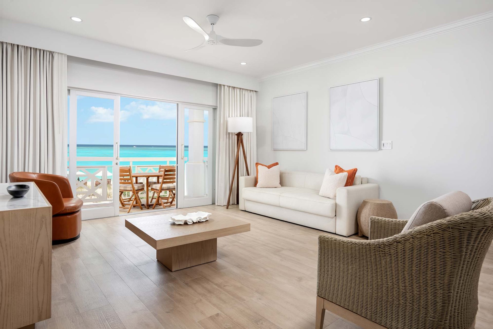 Deluxe 1 BDM Oceanfront Suite at Alexandra Resort - 3