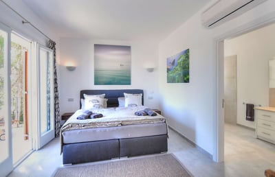 Luxury Villa Photo #19