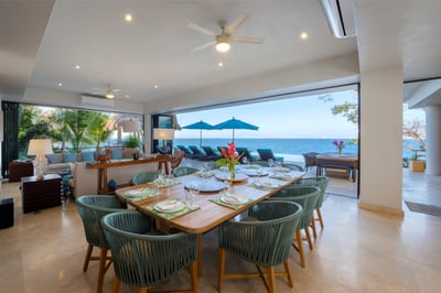 Luxury Villa Photo #16