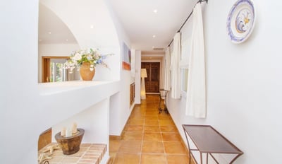 Luxury Villa Photo #16