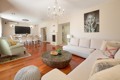 Luxury Villa Photo #11