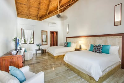 Luxury Villa Photo #24