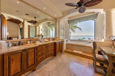 Luxury Villa Photo #26