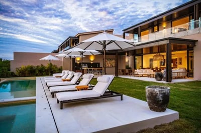 Luxury Villa Photo #4