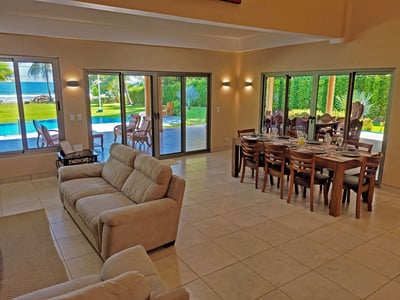 Luxury Villa Photo #18