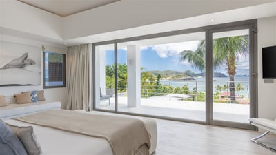 Bedroom 1: Located on the main level, with ocean view. A king size bed, air condition