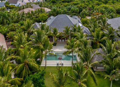 Luxury Villa Photo #3