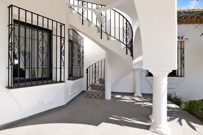 Luxury Villa Photo #11